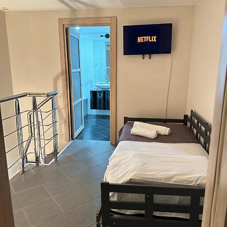 Fox Holiday Home In The Port نابولي المظهر الخارجي الصورة