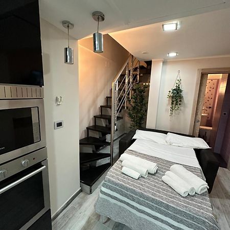 Fox Holiday Home In The Port نابولي المظهر الخارجي الصورة