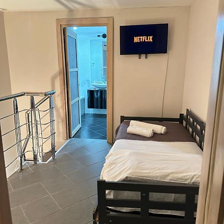Fox Holiday Home In The Port نابولي المظهر الخارجي الصورة
