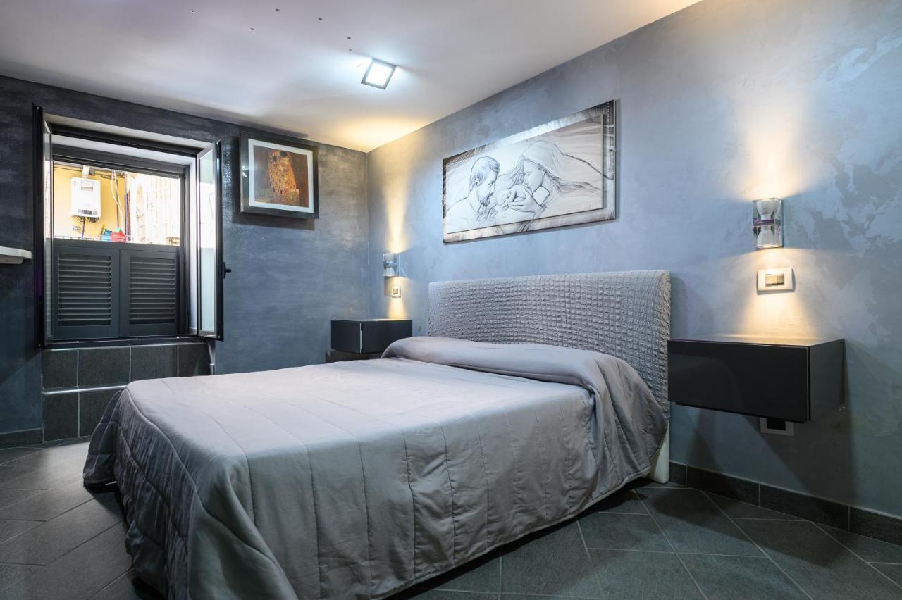 Fox Holiday Home In The Port نابولي المظهر الخارجي الصورة
