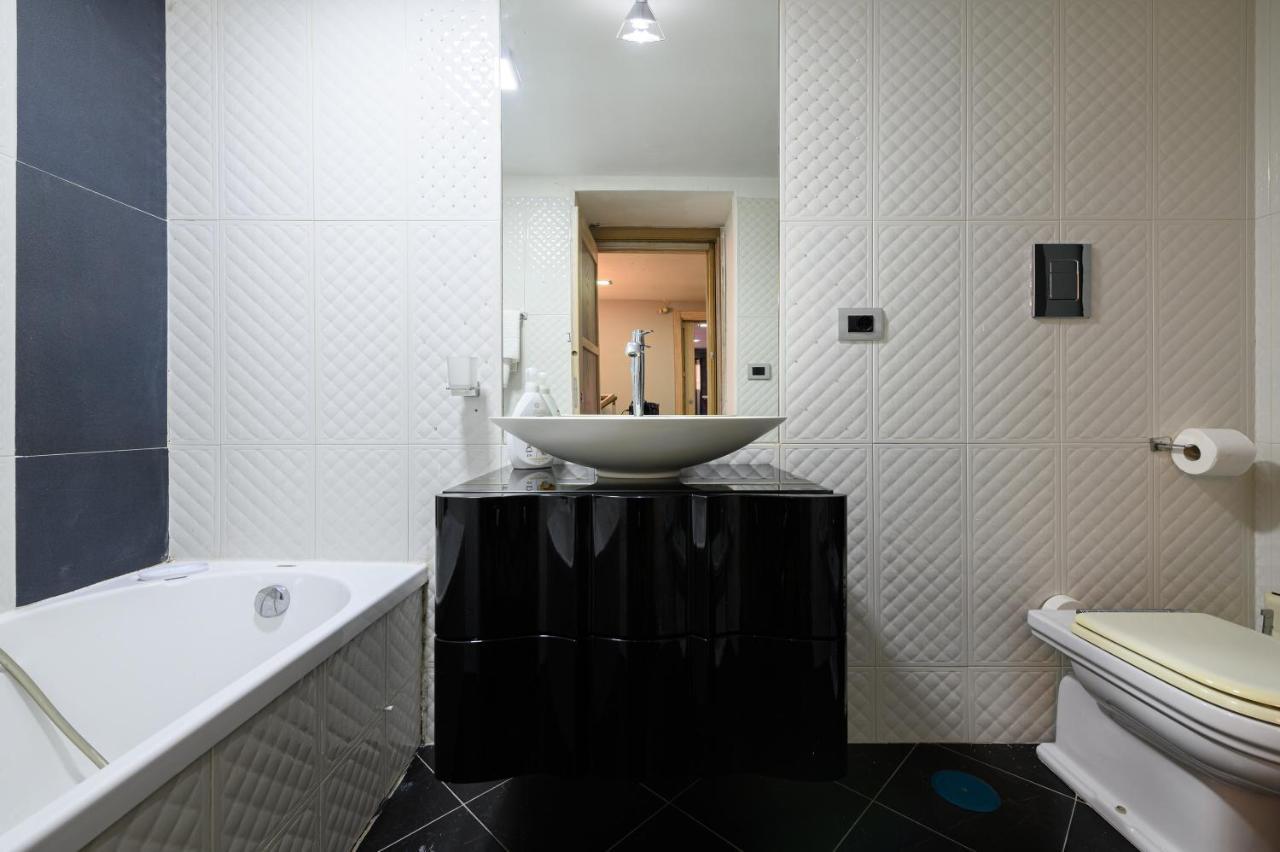 Fox Holiday Home In The Port نابولي المظهر الخارجي الصورة