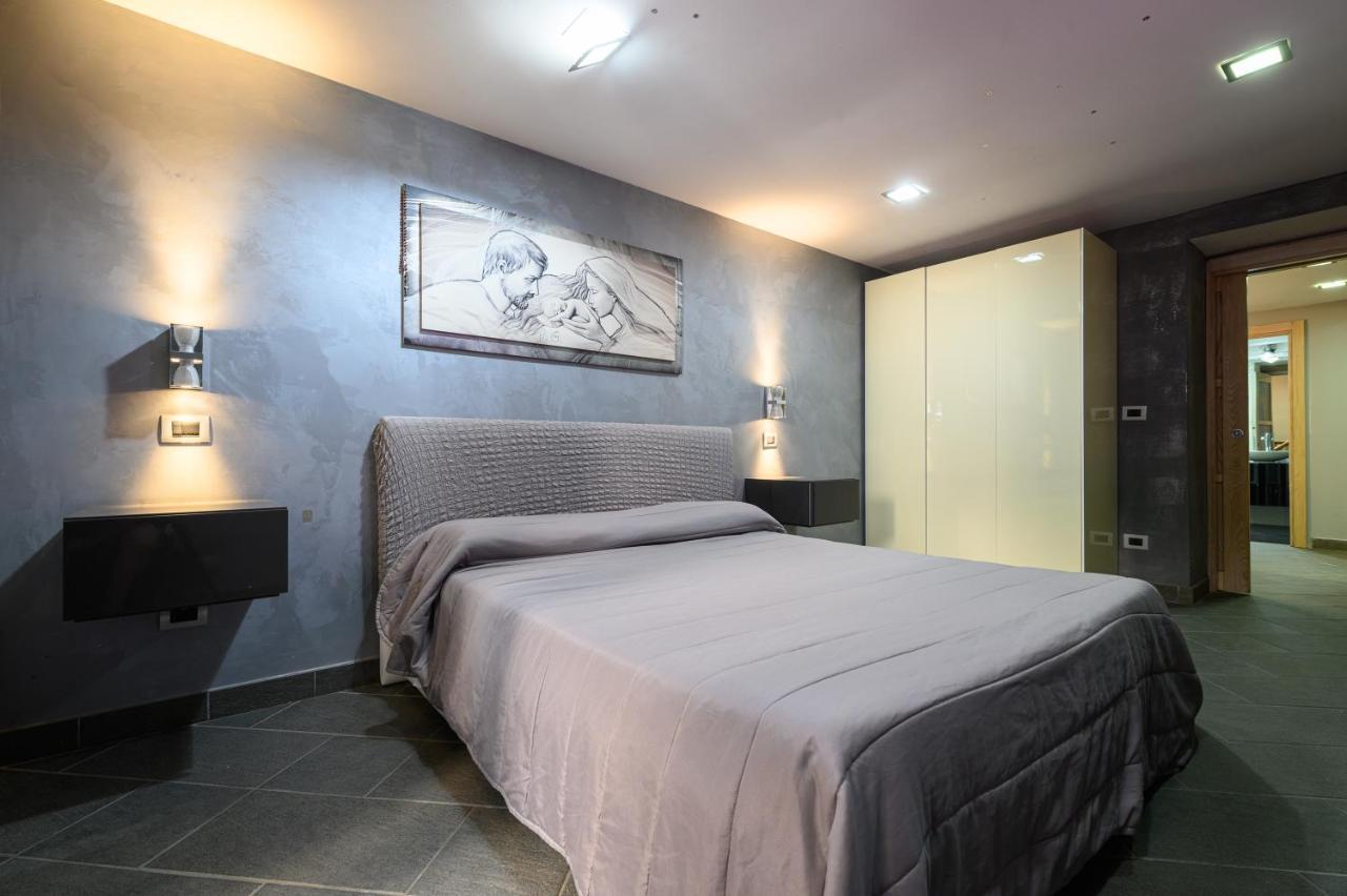 Fox Holiday Home In The Port نابولي المظهر الخارجي الصورة