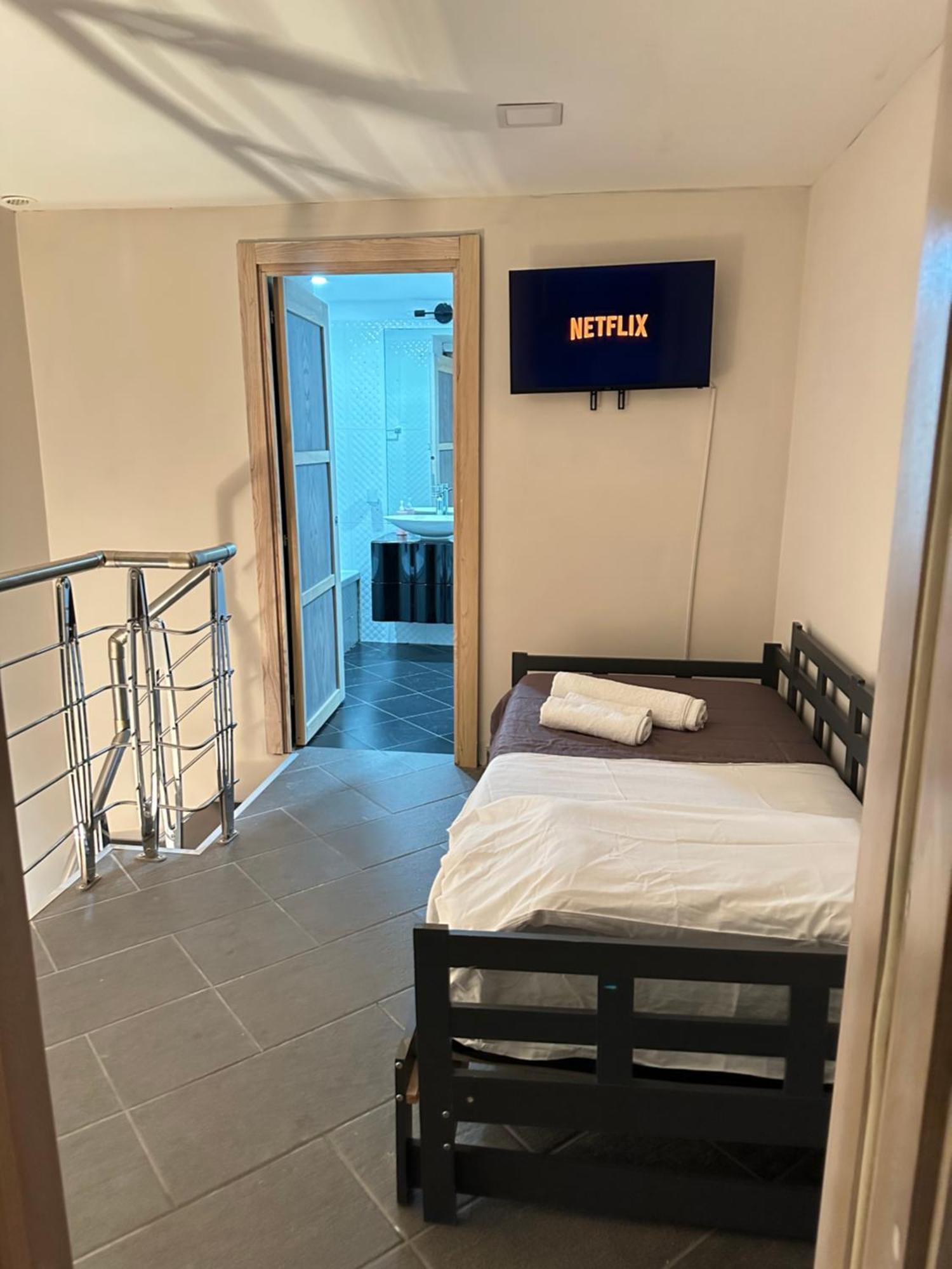 Fox Holiday Home In The Port نابولي المظهر الخارجي الصورة