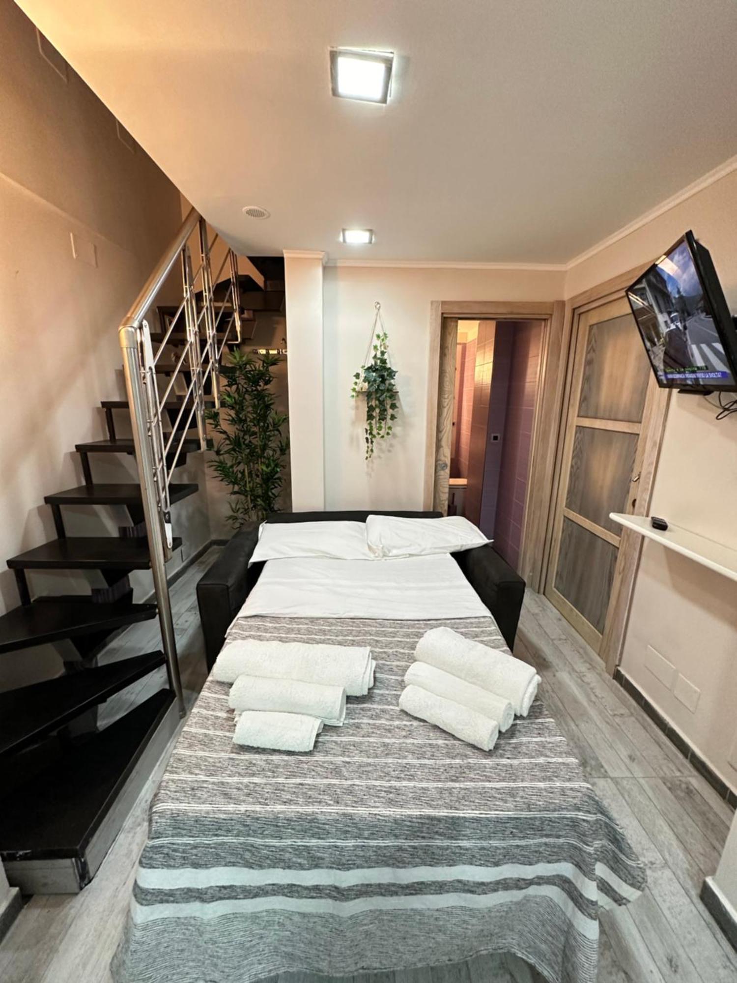 Fox Holiday Home In The Port نابولي المظهر الخارجي الصورة